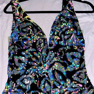 Beautiful fitting prom dress